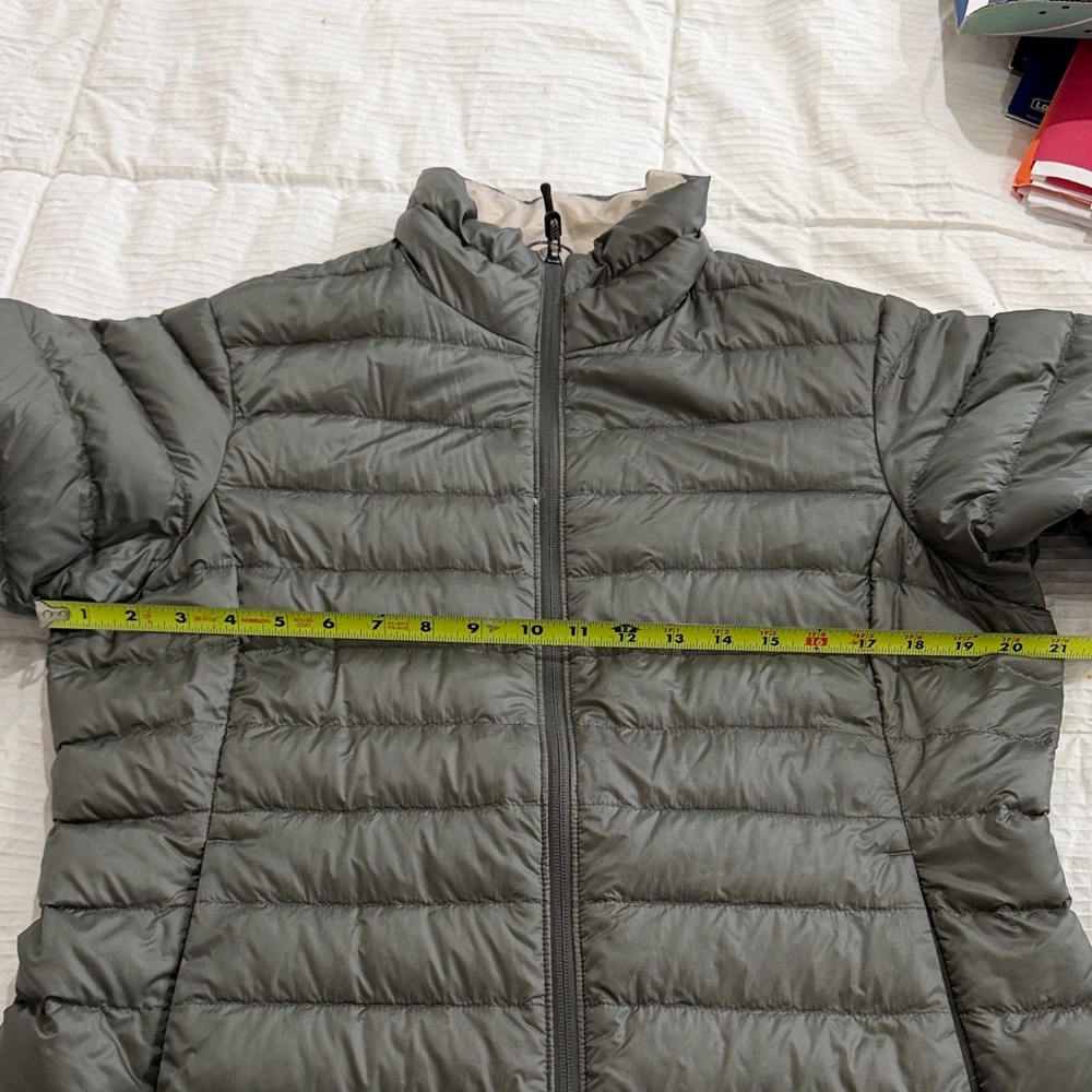 REI Women's Green Puffer Coat - Picture 3 of 8